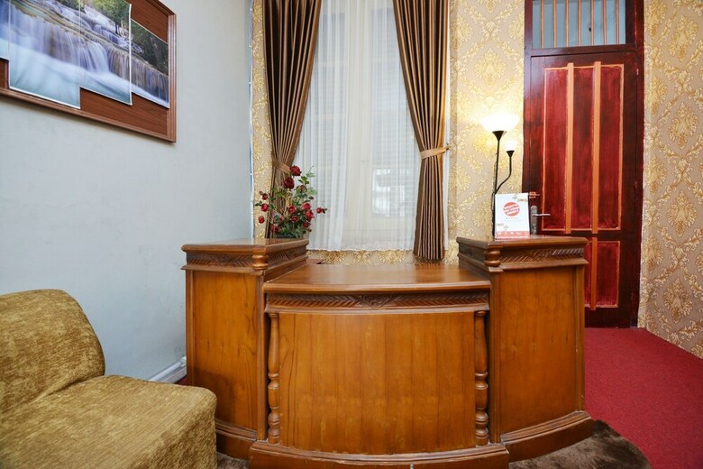 Hostal Oyo 1303 Golden Inn 2