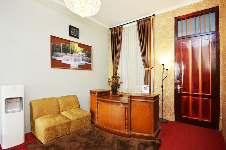 Hostal Oyo 1303 Golden Inn 2