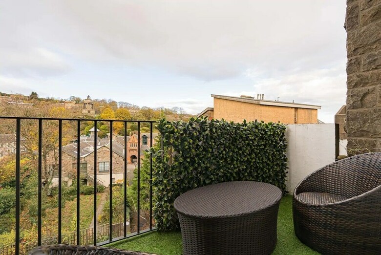 Royal Mile 2br Apartment Private Balcony