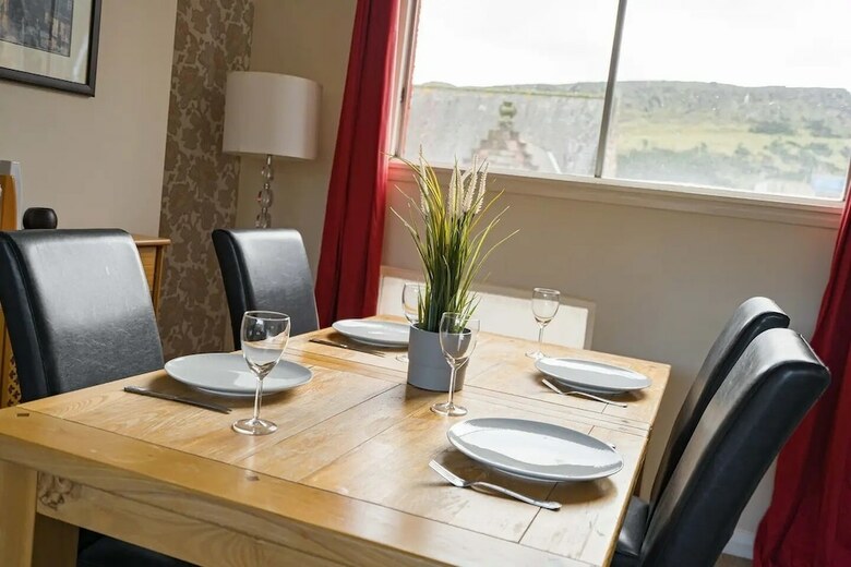 Royal Mile 2br Apartment Private Balcony