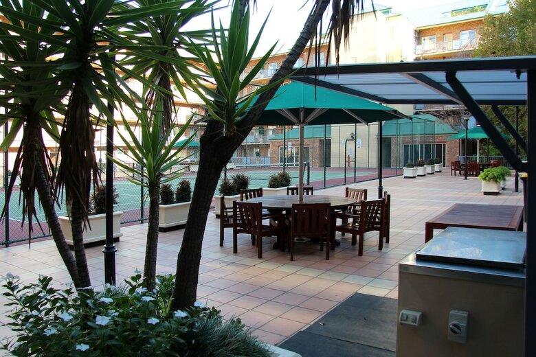 Adelaide Central Apartment - 3br, 2bath & Carpark