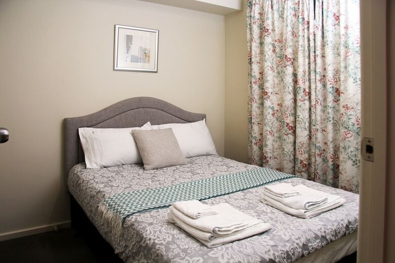 Adelaide Central Apartment - 3br, 2bath & Carpark