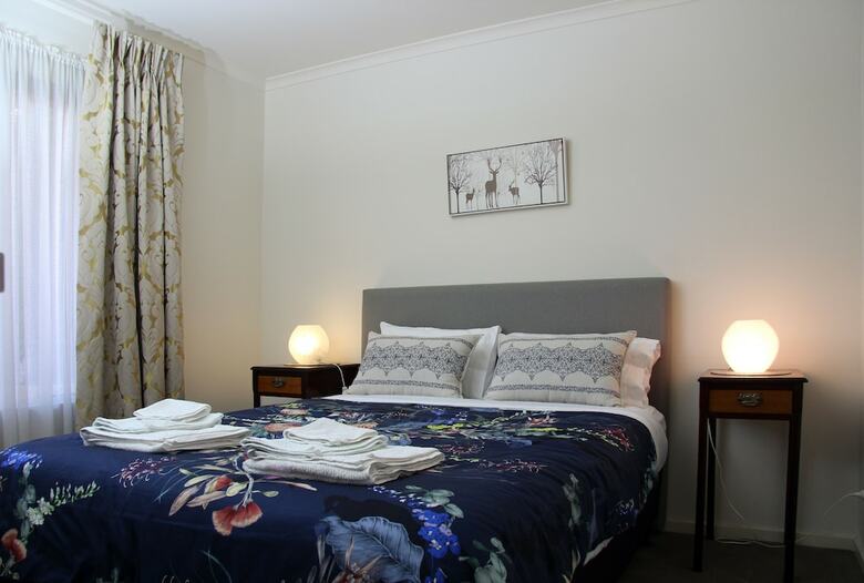 Adelaide Central Apartment - 3br, 2bath & Carpark