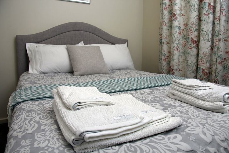 Adelaide Central Apartment - 3br, 2bath & Carpark