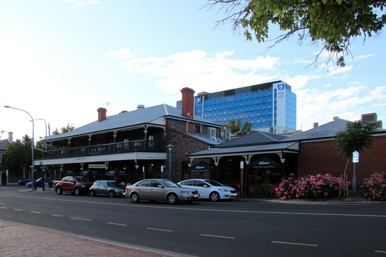 Adelaide Central Apartment - 3br, 2bath & Carpark