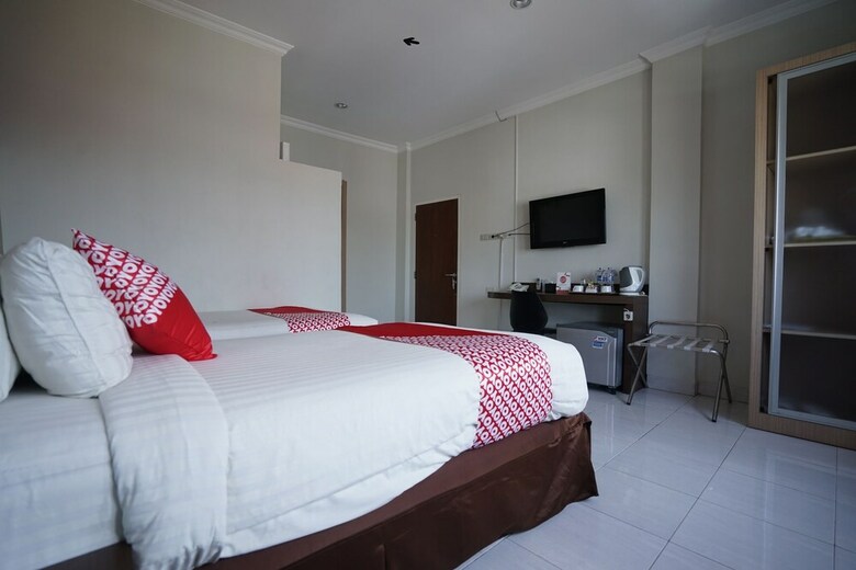 Hostal Oyo 1328 Hotel City