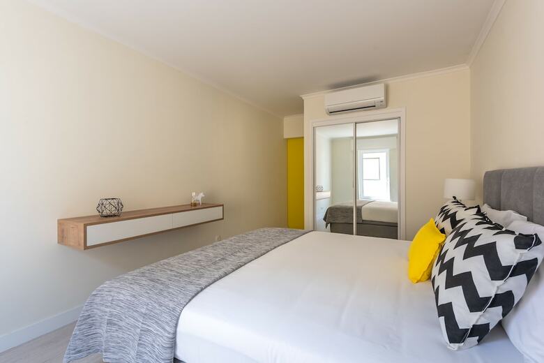 Apartamentos Classic Modern With A Splash Of Glam