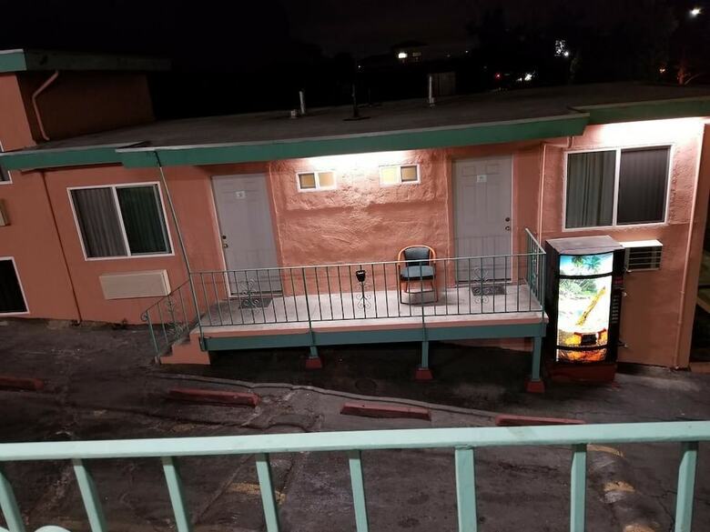 Travis Lodge Motel 16