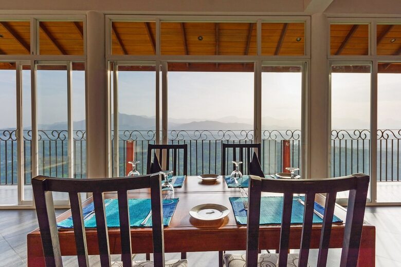 Hotel Ceyloni Panorama Resort