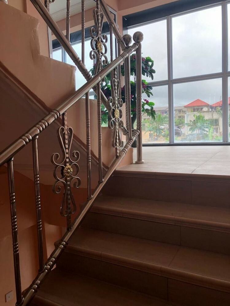 Rhogem Hotel