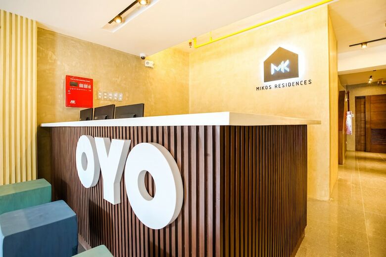 Hotel Oyo 188 Mikos Residences Bonifacio
