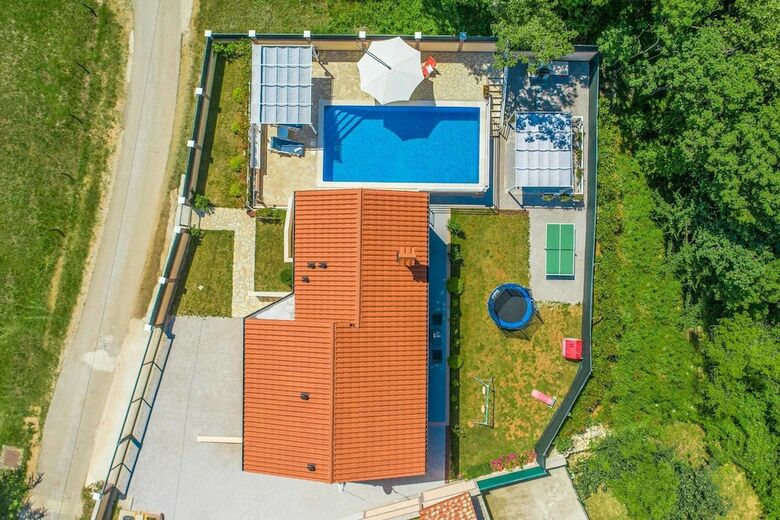 Villa Dina