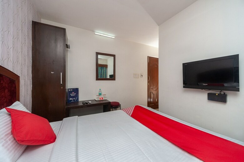 Hotel Oyo 8410 Rajeswari Tower