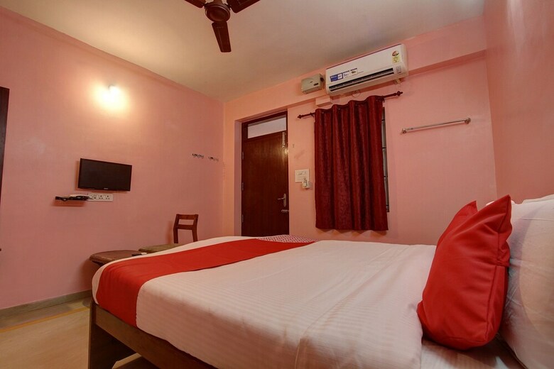 Oyo 28738 Abbirami Hotels
