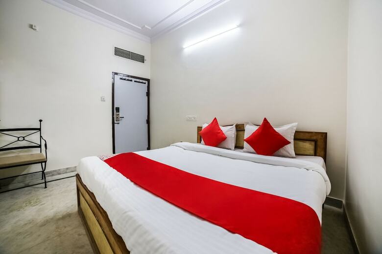 Oyo 30231 Hotel Anshu