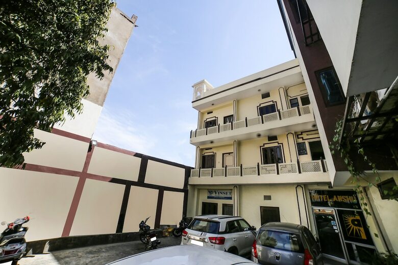 Oyo 30231 Hotel Anshu