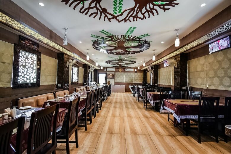 Capital O 41054 Hotel Raj And Restaurant