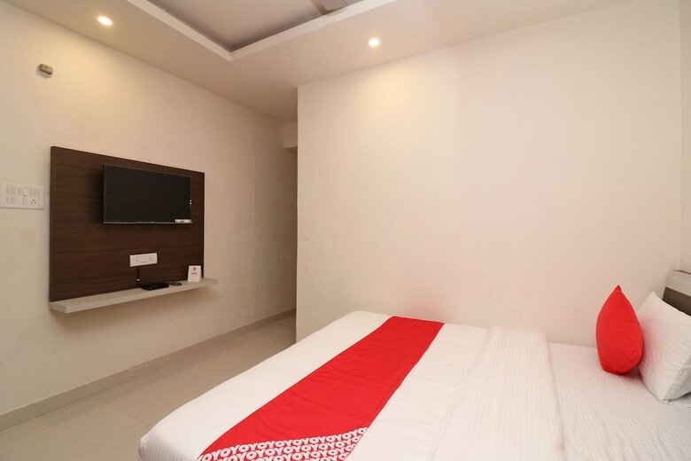 Hotel Oyo 18848 Paradise Inn