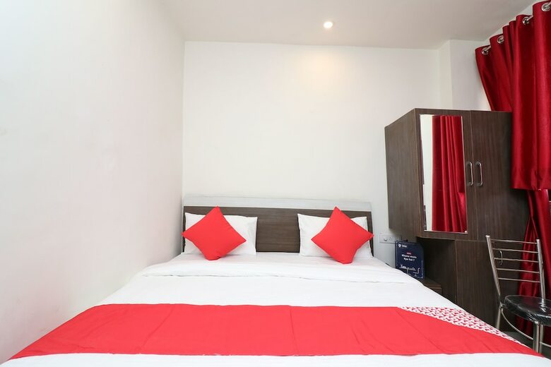 Hotel Oyo 18848 Paradise Inn