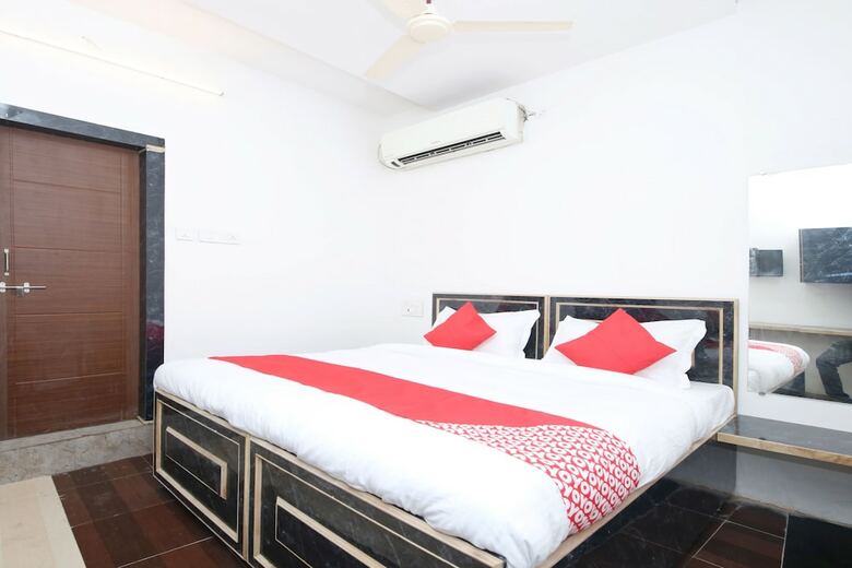 Oyo 26738 Hotel Supreet