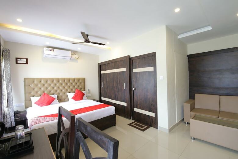 Hotel Oyo 28093 Royal Sand