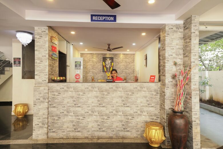 Hotel Oyo 28089 Uk Service Apartment