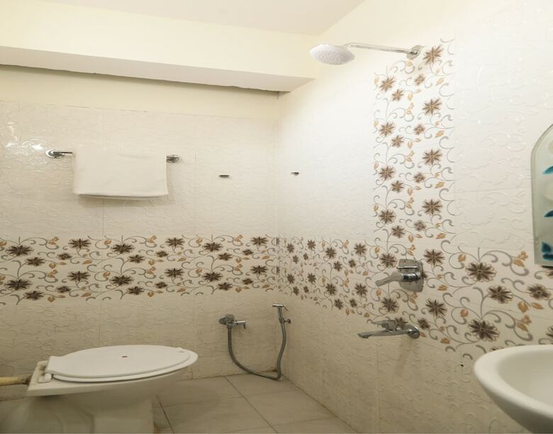 Hotel Oyo 28089 Uk Service Apartment