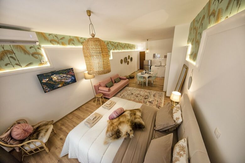 Exquisite Apartment In Athens' Center