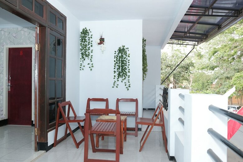 Hostal Oyo 1380 Velodrome Family House