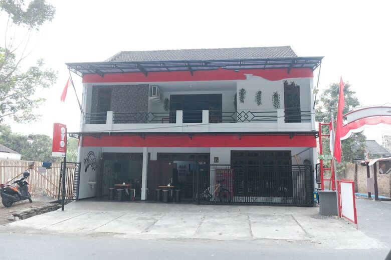 Hostal Oyo 1380 Velodrome Family House