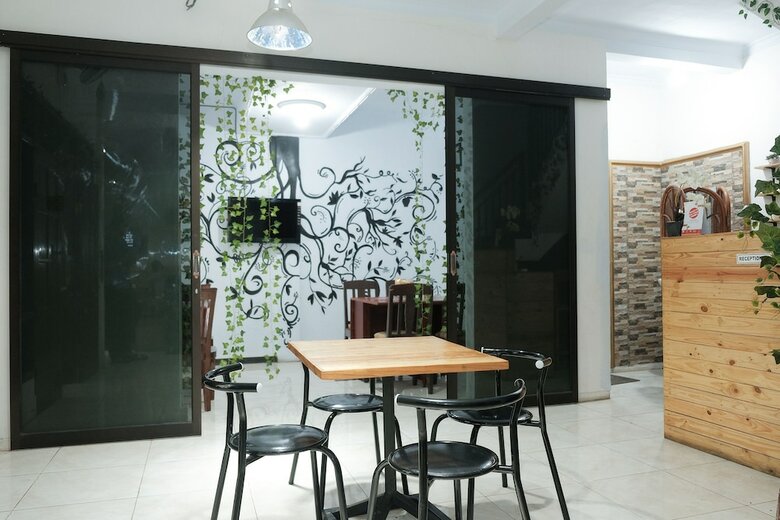 Hostal Oyo 1380 Velodrome Family House