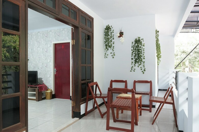 Hostal Oyo 1380 Velodrome Family House