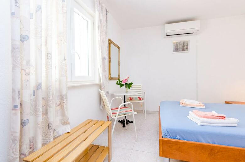 Hotel Rooms Villa Bind