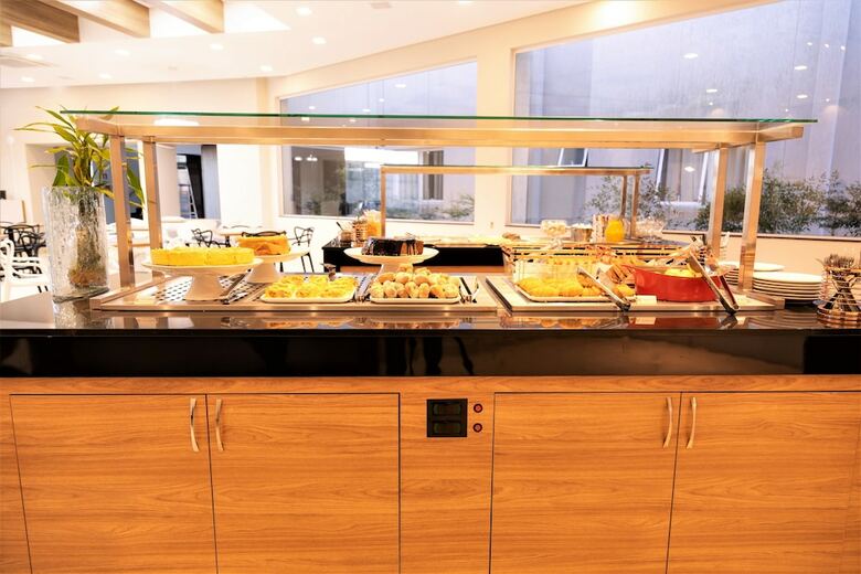 Pinn� Business Hotel