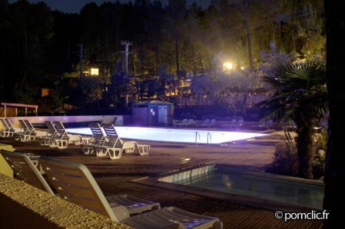 Village De Chalets Camping Bois Simonet