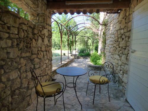 Hotel H�tel Lou Cale� Restaurant Le Rocher Des Abeilles