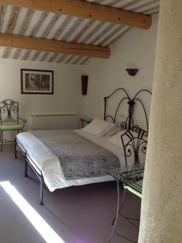 Hotel H�tel Lou Cale� Restaurant Le Rocher Des Abeilles