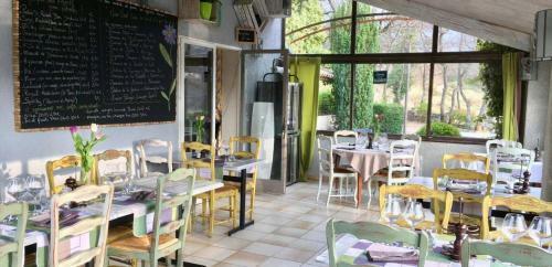 Hotel H�tel Lou Cale� Restaurant Le Rocher Des Abeilles