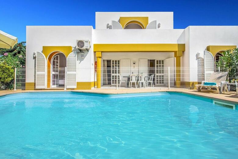 Villa Arines