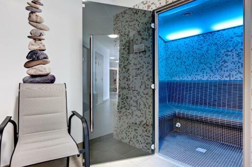 Brit Hotel Vend�e Mer