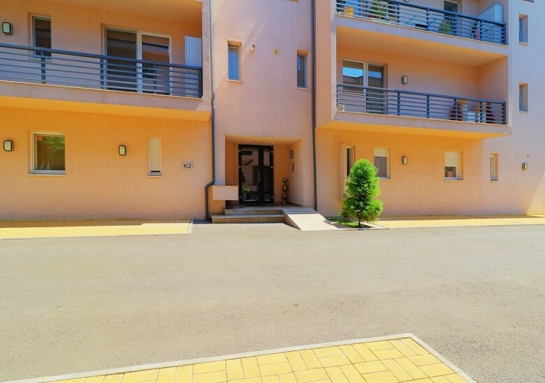 Garden Apartment Close To Airport
