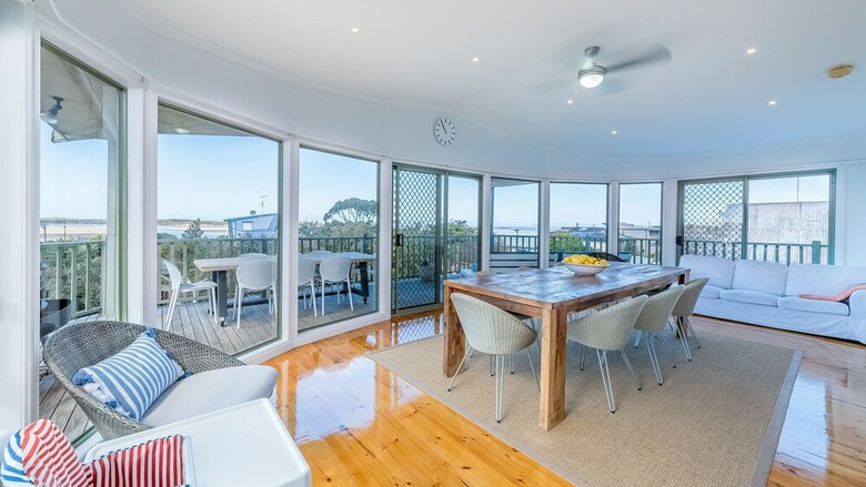 Beach Views On Beilby - Free Wifi & Foxtel - Pet Friendly