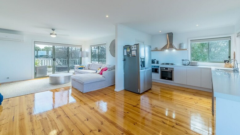 Beach Views On Beilby - Free Wifi & Foxtel - Pet Friendly