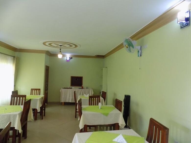 Deluxe Hotel - Ishaka