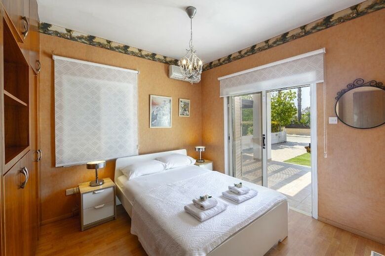 Meneou Beachfront Villa 3