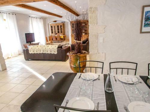 Holiday Home Mas De Cailletier Chateaurenard