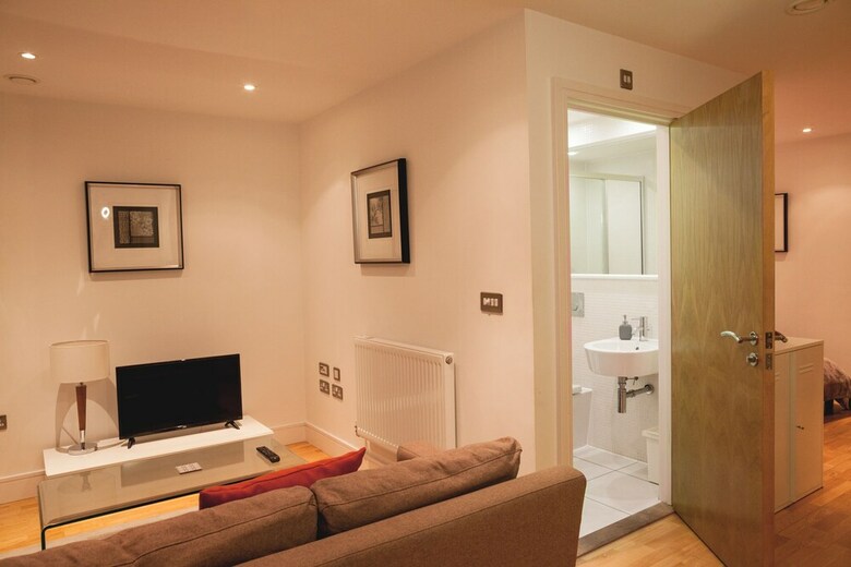 Crossharbour Apartment