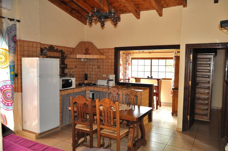 Aparthotel Finca Tom�s Y Puri