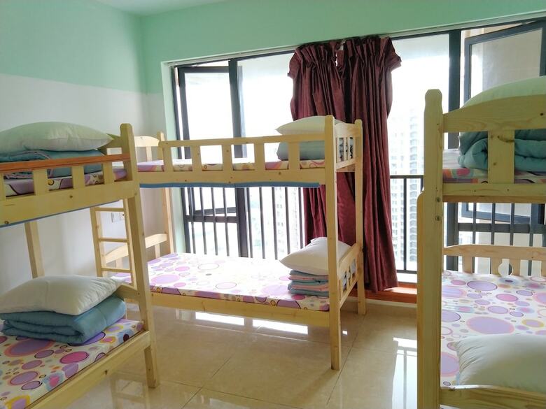 Hostal 81 Youth Hostel