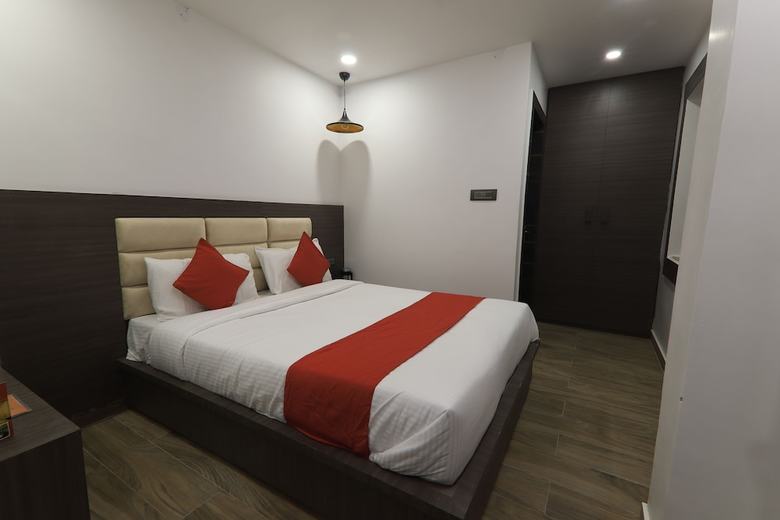 Hotel L N International